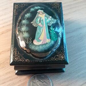 Russian Lacquer Trinket Box Vintage Folk Art - Fairytale Woman